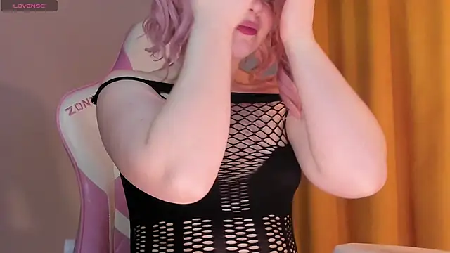 Snapshot of SueNiceeeee chatting on November 11, 2025, 1:16 am SueNiceeeee online show from November 11, 2025, 1:16 am