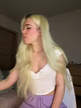 Snapshot of xDinnax chatting on February 24, 2025, 5:53 pm xDinnax online show from February 24, 2025, 5:53 pm