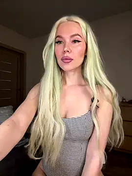 Snapshot of xDinnax chatting on September 11, 2025, 2:28 pm xDinnax online show from September 11, 2025, 2:28 pm