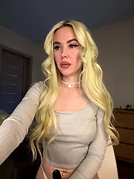 Snapshot of xDinnax chatting on October 18, 2025, 5:14 pm xDinnax online show from October 18, 2025, 5:14 pm