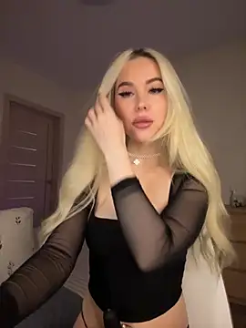 Snapshot of xDinnax chatting on October 27, 2025, 1:48 pm xDinnax online show from October 27, 2025, 1:48 pm