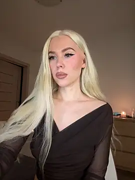 Snapshot of xDinnax chatting on November 4, 2025, 1:32 pm xDinnax online show from November 4, 2025, 1:32 pm