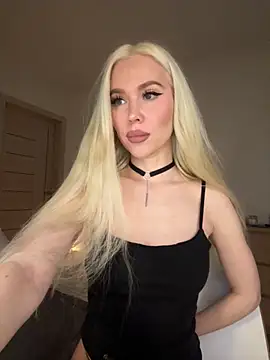 Snapshot of xDinnax chatting on November 5, 2025, 8:20 pm xDinnax online show from November 5, 2025, 8:20 pm