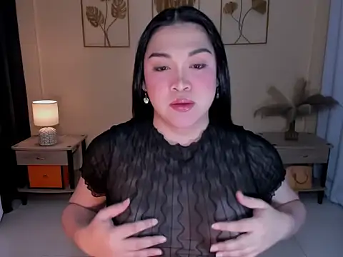 MaxeneCullens online show from December 15, 2025, 6:28 am