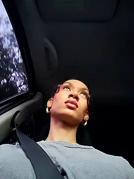 Leaberry online show from November 8, 2025, 9:46 pm