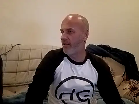 Snapshot of Ryeguy6969 chatting on December 15, 2024, 7:46 am Ryeguy6969 online show from December 15, 2024, 7:46 am