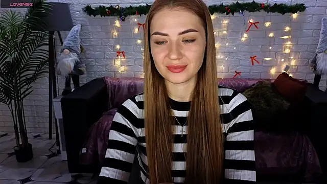 Snapshot of Adelyna_Bird chatting on December 22, 2024, 7:22 am Adelyna Bird online show from December 22, 2024, 7:22 am