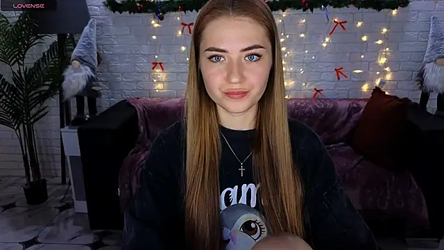 Snapshot of Adelyna_Bird chatting on December 26, 2024, 7:35 am Adelyna Bird online show from December 26, 2024, 7:35 am