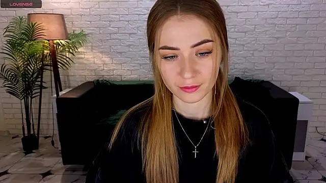 Snapshot of Adelyna_Bird chatting on March 7, 2025, 7:30 am Adelyna Bird online show from March 7, 2025, 7:30 am