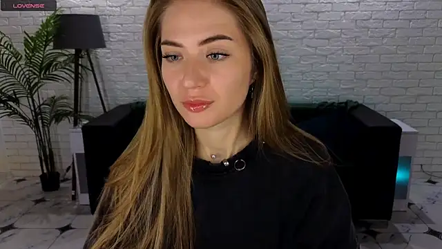 Snapshot of Adelyna_Bird chatting on September 19, 2025, 6:59 am Adelyna Bird online show from September 19, 2025, 6:59 am