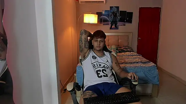 Snapshot of Jake_simons chatting on December 7, 2024, 5:48 am Jake simons online show from December 7, 2024, 5:48 am