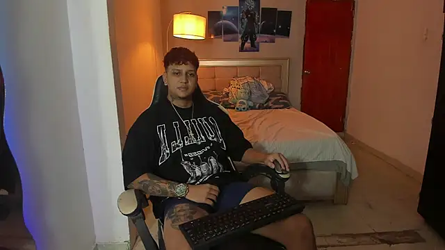 Snapshot of Jake_simons chatting on December 11, 2024, 10:47 am Jake simons online show from December 11, 2024, 10:47 am