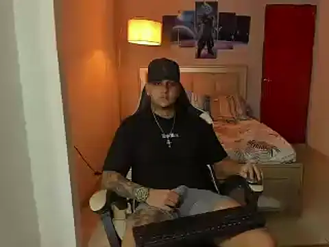 Snapshot of Jake_simons chatting on December 20, 2024, 2:08 am Jake simons online show from December 20, 2024, 2:08 am