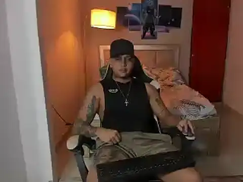 Snapshot of Jake_simons chatting on December 20, 2024, 4:25 pm Jake simons online show from December 20, 2024, 4:25 pm