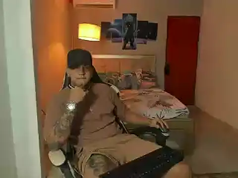 Snapshot of Jake_simons chatting on December 23, 2024, 4:22 am Jake simons online show from December 23, 2024, 4:22 am