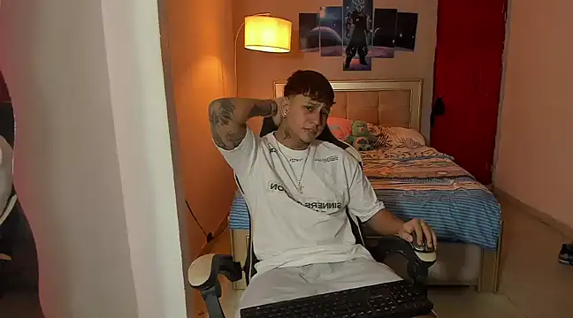 Snapshot of Jake_simons chatting on December 31, 2024, 2:19 am Jake simons online show from December 31, 2024, 2:19 am