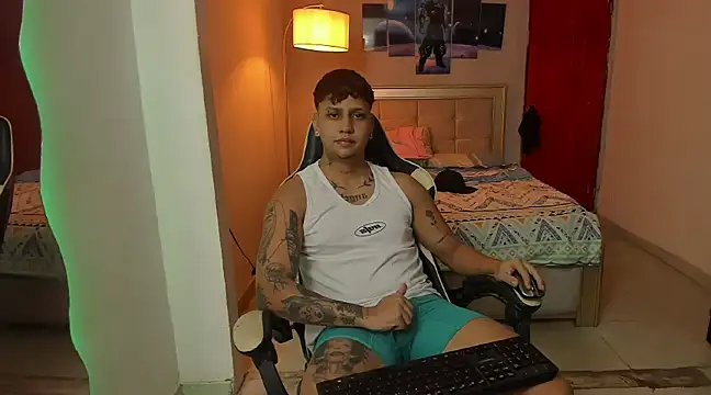 Snapshot of Jake_simons chatting on January 13, 2025, 6:16 am Jake simons online show from January 13, 2025, 6:16 am