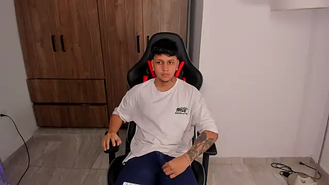 Snapshot of Jake_simons chatting on September 30, 2025, 10:20 am Jake simons online show from September 30, 2025, 10:20 am