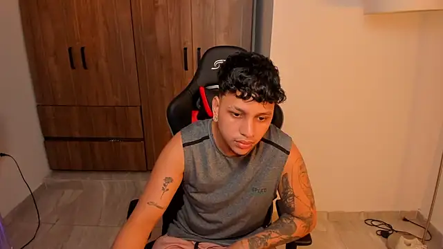 Snapshot of Jake_simons chatting on October 1, 2025, 3:01 am Jake simons online show from October 1, 2025, 3:01 am