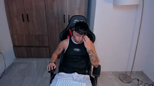 Snapshot of Jake_simons chatting on November 21, 2025, 7:12 pm Jake simons online show from November 21, 2025, 7:12 pm