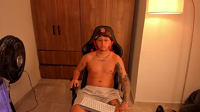 Snapshot of Jake_simons chatting on March 3, 2026, 9:37 am Jake simons online show from March 3, 2026, 9:37 am