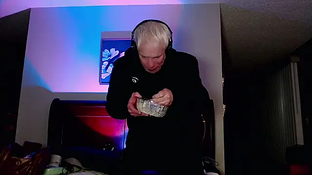 Snarfle82 online show from November 13, 2025, 1:10 pm