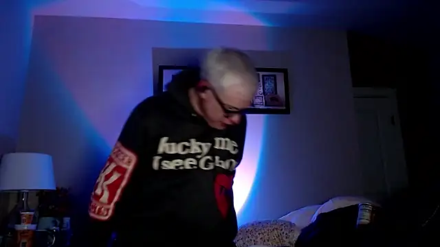 Snarfle82 online show from November 27, 2025, 8:38 am