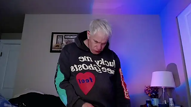 Snarfle82 online show from November 30, 2025, 8:24 pm