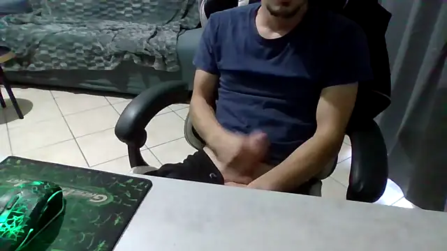 Snapshot of simoninside25 chatting on October 11, 2025, 2:15 pm simoninside25 online show from October 11, 2025, 2:15 pm