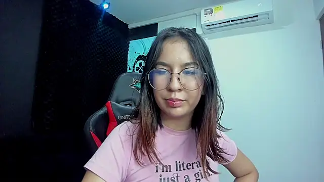 Lia sarahi online show from February 7, 2025, 2:26 pm