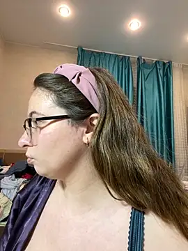 DienkaGreen online show from December 1, 2025, 2:22 pm