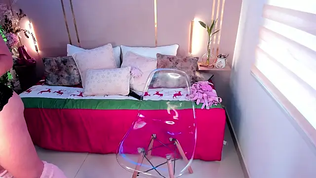 lena paulxo online show from November 28, 2025, 1:36 pm