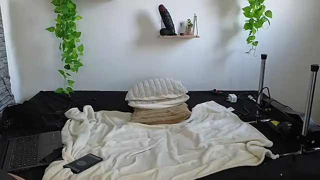 Snapshot of Moxxxie chatting on March 3, 2025, 4:35 pm Moxxxie online show from March 3, 2025, 4:35 pm