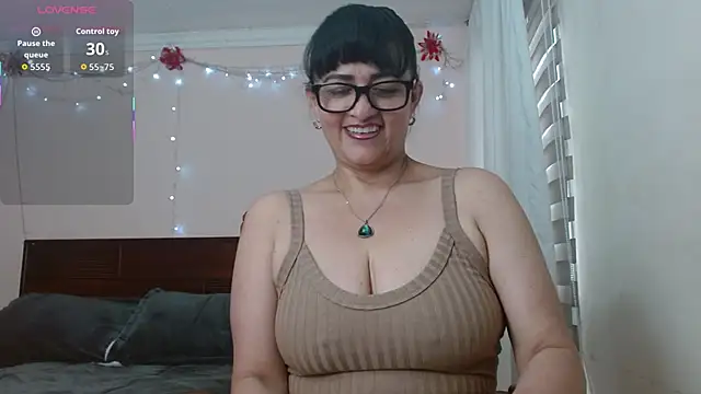 ISABEEL SOFIA01 online show from January 15, 2026, 12:21 pm
