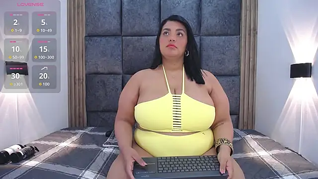 Snapshot of AmandaRousel chatting on October 29, 2025, 2:41 pm AmandaRousel online show from October 29, 2025, 2:41 pm