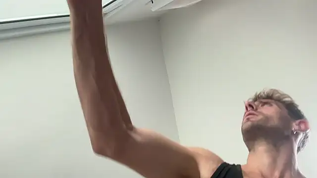 Snapshot of lukegunn chatting on December 16, 2024, 2:36 am lukegunn online show from December 16, 2024, 2:36 am