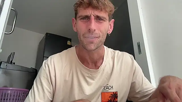 Snapshot of lukegunn chatting on February 19, 2025, 6:55 am lukegunn online show from February 19, 2025, 6:55 am