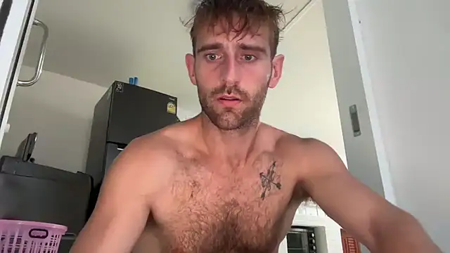 Snapshot of lukegunn chatting on March 17, 2025, 11:21 pm lukegunn online show from March 17, 2025, 11:21 pm