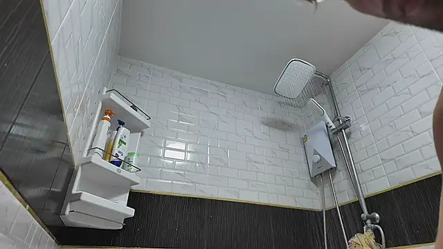 Snapshot of lukegunn chatting on September 9, 2025, 10:53 pm lukegunn online show from September 9, 2025, 10:53 pm