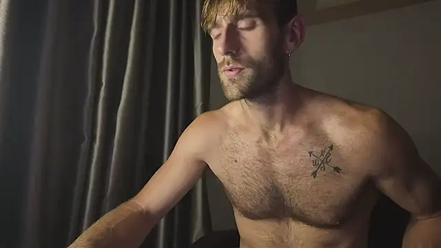 Snapshot of lukegunn chatting on September 13, 2025, 11:04 pm lukegunn online show from September 13, 2025, 11:04 pm