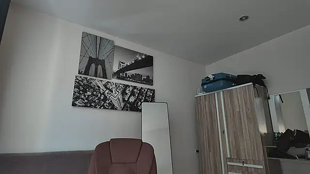 Snapshot of lukegunn chatting on November 23, 2025, 2:44 am lukegunn online show from November 23, 2025, 2:44 am