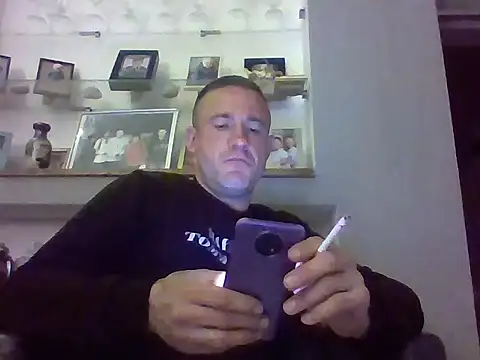 aroj95 online show from May 2, 2026, 1:32 am