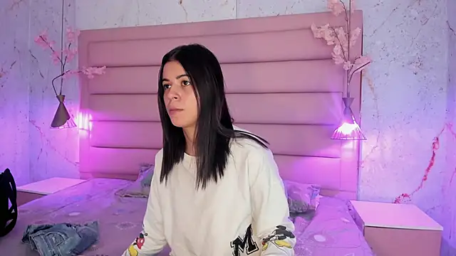 IvySanders1 online show from November 5, 2025, 1:00 pm