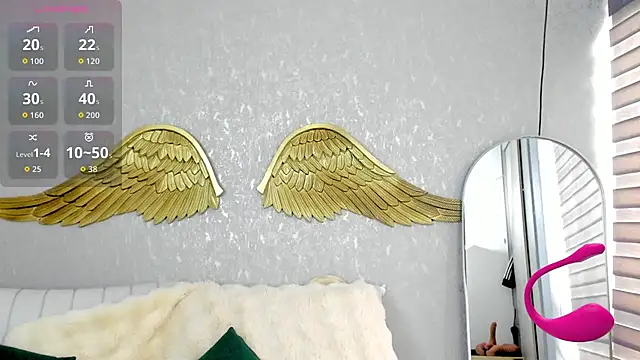 Snapshot of EmmaFerrary chatting on November 19, 2025, 9:26 pm EmmaFerrary online show from November 19, 2025, 9:26 pm