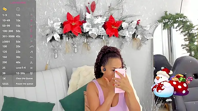 Snapshot of EmmaFerrary chatting on November 29, 2025, 4:10 pm EmmaFerrary online show from November 29, 2025, 4:10 pm