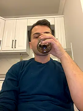 Snapshot of Emre-34 chatting on November 13, 2025, 10:41 pm Emre-34 online show from November 13, 2025, 10:41 pm