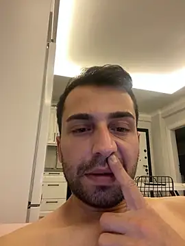 Snapshot of Emre-34 chatting on November 21, 2025, 8:40 pm Emre-34 online show from November 21, 2025, 8:40 pm