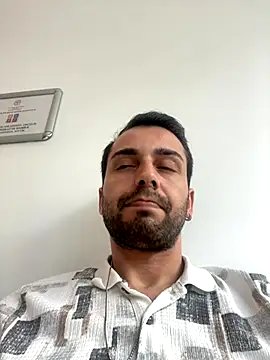 Snapshot of Emre-34 chatting on December 1, 2025, 8:41 am Emre-34 online show from December 1, 2025, 8:41 am