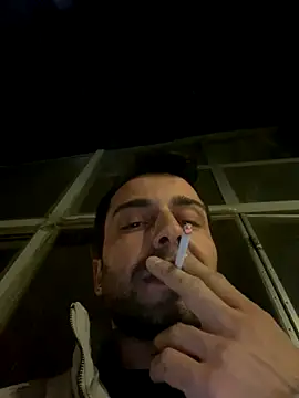 Snapshot of Emre-34 chatting on December 3, 2025, 9:46 pm Emre-34 online show from December 3, 2025, 9:46 pm