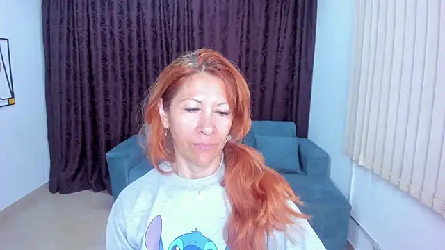 cintiagreyx online show from November 3, 2025, 12:28 pm